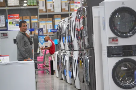 US economy grows at brisk 3.4% pace in third quarter on strong consumer spending and AI investment